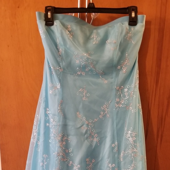 Dress - Picture 4 of 4